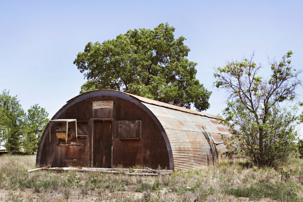 Abandoned garage in Estancia, New Mexico