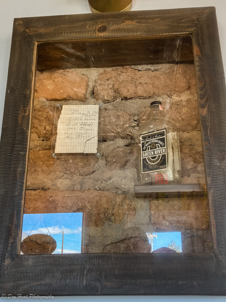 A note found in the wall at the El Vado Motel in Albuquerque, New Mexico.